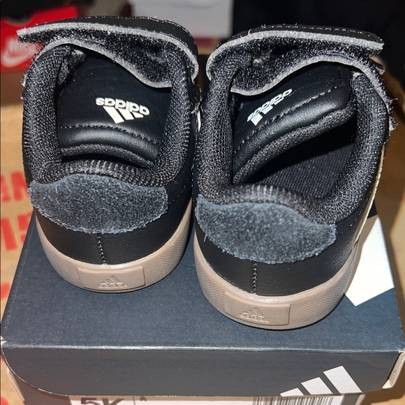 Adidas - Picture 5 of 6